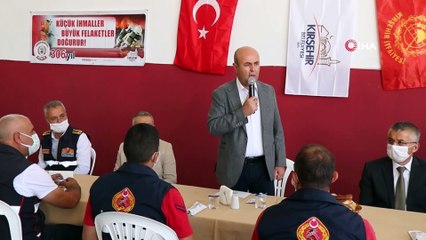 Yangında canını hiçe sayarak alevlerin ortasında kalan yaralıları kurtaran itfaiye erine belediyeden ödül