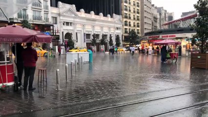 Bazı kesimlerde sağanak ve dolu etkili oluyor (12) - İSTANBUL