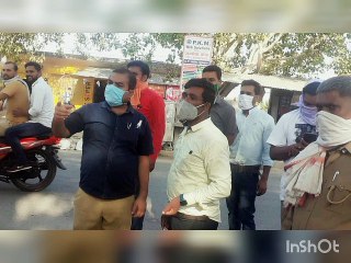 बिना मास्क के दुकान पर बैठे दुकानदारों के काटे चालान
