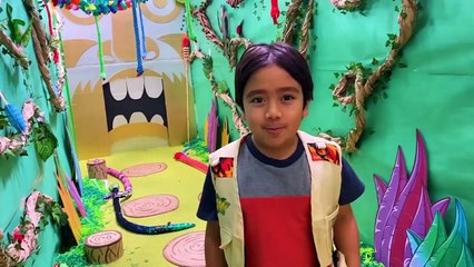 Ryan explores Box Fort Jungle Maze and hunt for treasures!!!!