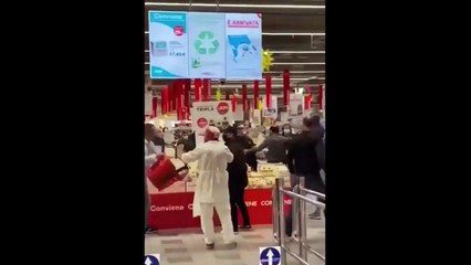 Rimproverati perché senza mascherina rissa in un supermercato a Crema (28.09.20)