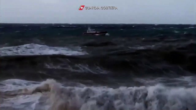 Milazzo (ME) - Si tuffa in mare per salvare ragazzi, muore sottufficiale Guardia Costiera (28.09.20)
