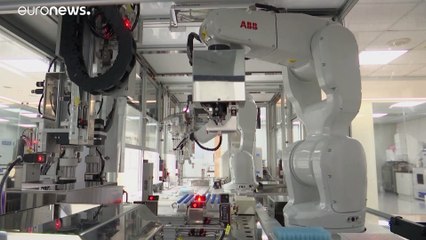 شاهد: روبوت يمكنه إكمال 2000 اختبار كوفيد-19 في اليوم الواحد