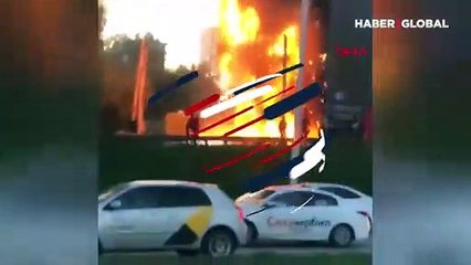 Rusya'da otelin çatısında çıkan yangın tüm binayı sardı