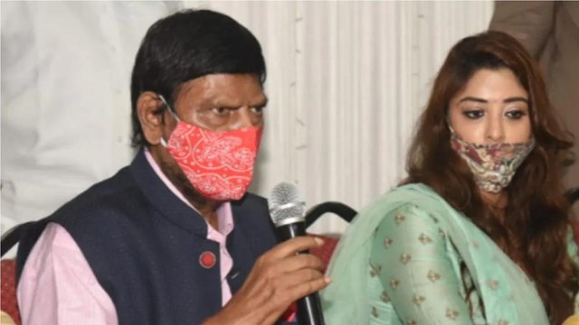 Payal meets Maha governor, demands Kashyap's arrest