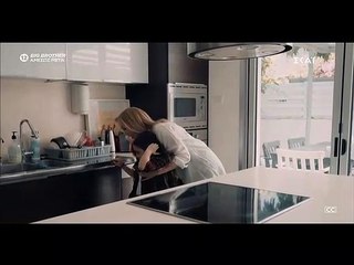 8 λέξεις: Το πλάνο με το σχολαστικό πλύσιμο των χεριών από την μικρή Τζουλιάνα έγινε viral