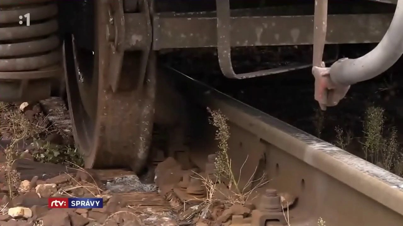 Trať pri Komárne poškodil vykoľajený nákladný vlak
