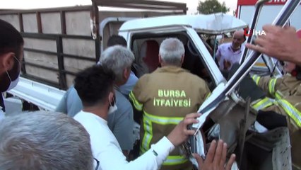 Kamyonette can pazarı...Vatandaşlar dakikalarca kazada yaralanan küçük çocuk ile ilgilendi