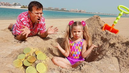 Diana and Roma on the beach! Playing with Sand and other Kids Toys