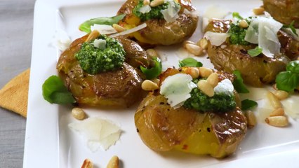 How to Make Pesto Smashed Potatoes