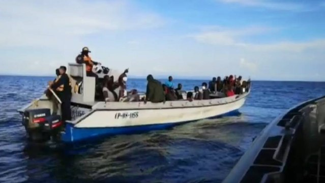 Rescatan a 94 migrantes ilegales que naufragaban en el Golfo de Urabá