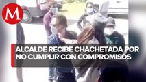 Mujer cachetea e insulta a el alcalde de Papalotla