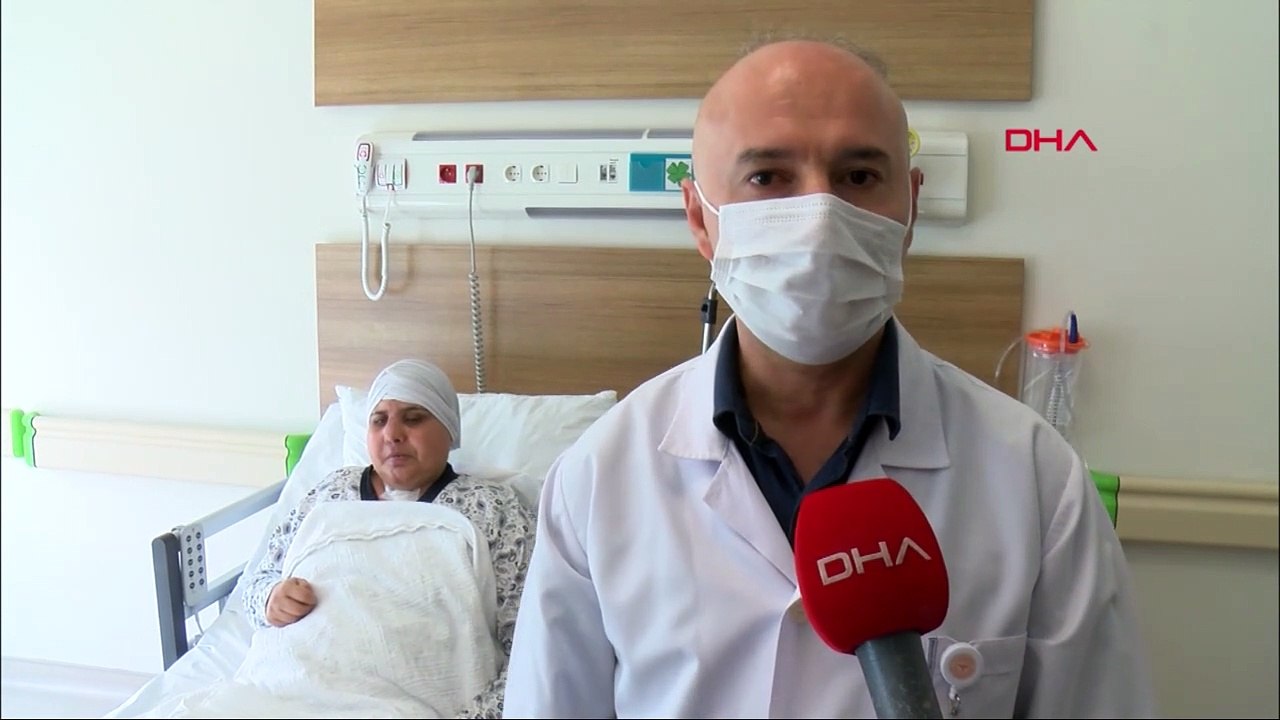 Kazada ikiye ayrılan yüzü, 10 saatlik ameliyatla birleştirildi