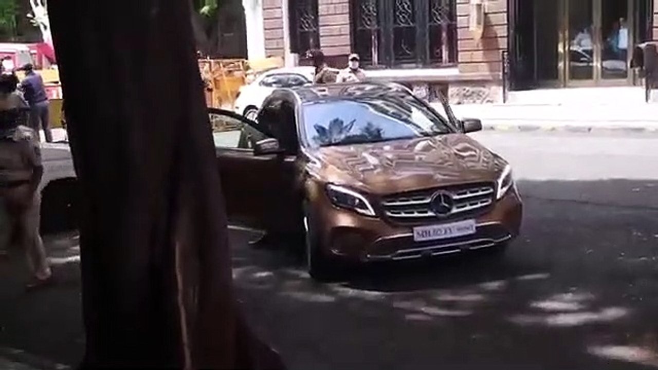 Shraddha Kapoor Arrives at the NCB Office for Interrogation | SpotboyE