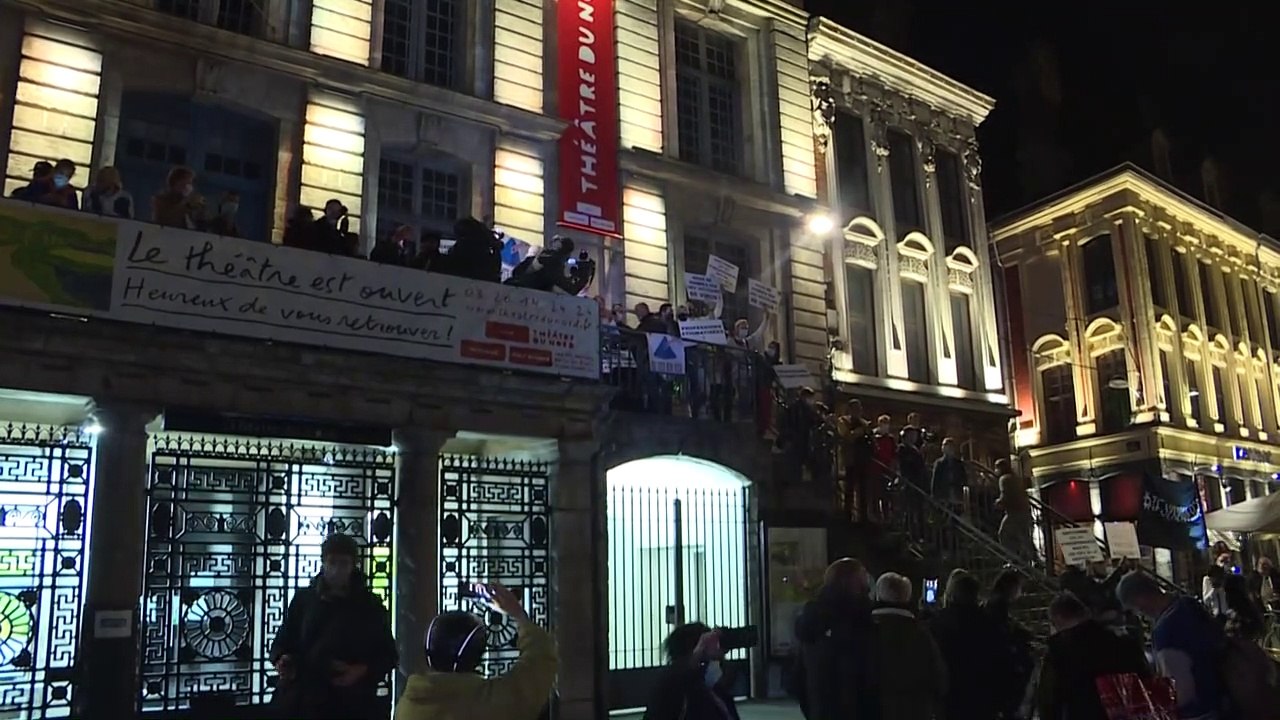 A Paris et Lille, les patrons de bar manifestent contre la fermeture des bars à 22H00