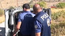 Babasının aracını kaçıran genç, polis aracına çarpınca yakalandı