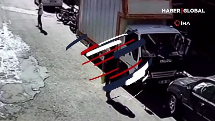 Saniyeler içinde kamyonetten telefonu böyle çaldı