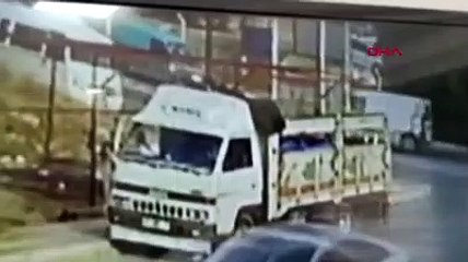 İzmir'de akılalmaz olay: Genç kızı takip etti, kıyafetlerini yırttı, tekme-tokat dövdü!