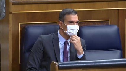 Casado acusa a Sánchez de querer acabar con la Monarquía "corbardemente por la puerta de atrás"