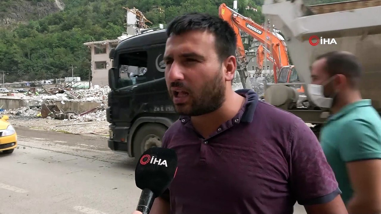 Sel sonrası yıkım için geldikleri ilçede psikol...