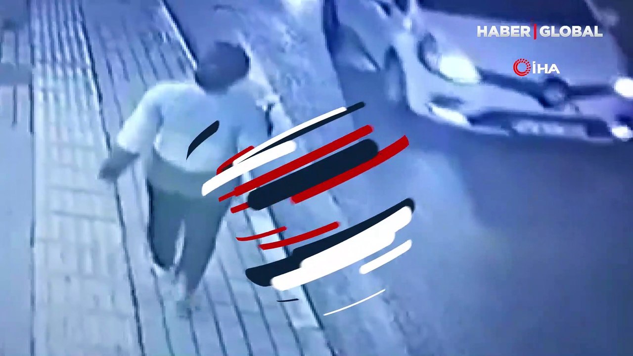 Koşarken çarpan minibüs 2 metre ileriye fırlattı, kalkıp koşmaya devam etti