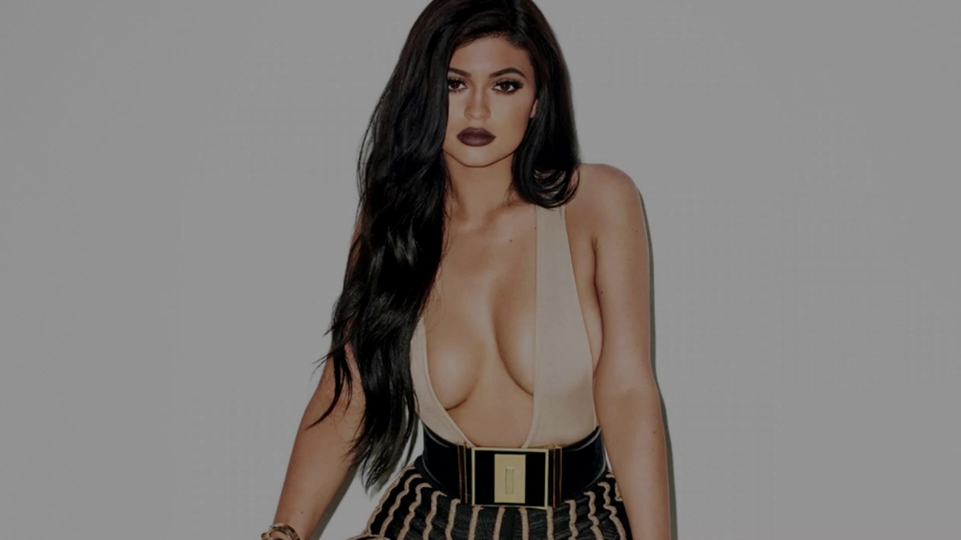 ⁣EDM with Kylie Jenner pics.
