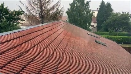 Relax dormir Bruit averse de pluie orageuse sur un toit