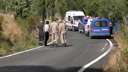 Otomobil ağaçlara çarptı: 1 ölü, 3 yaralı - BAYBURT