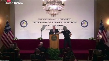 Duello a piazza San Pietro: Pompeo contro Parolin