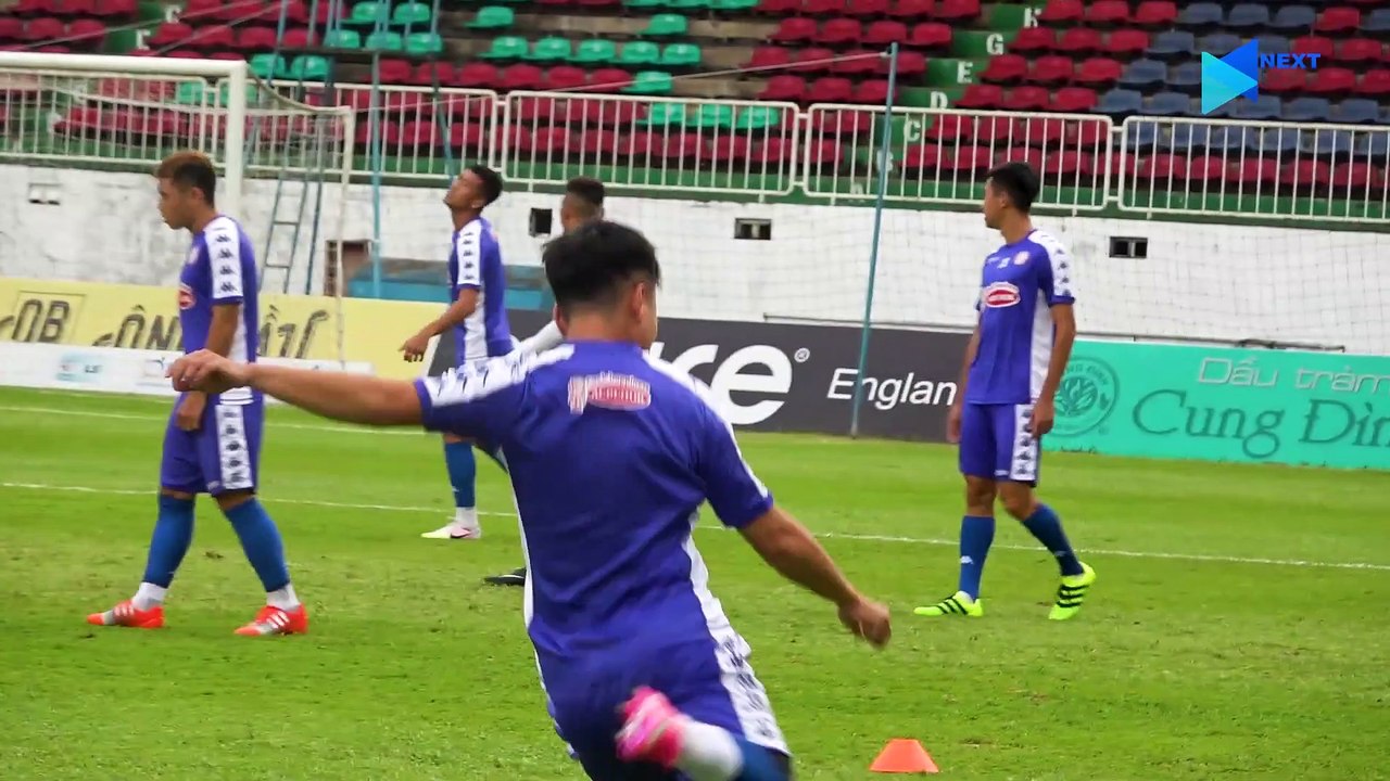 -Ronaldo Việt Nam- cũng đi giày hồng như Binz, sẵn sàng thay -Messi- đánh bại HAGL - NEXT SPORTS