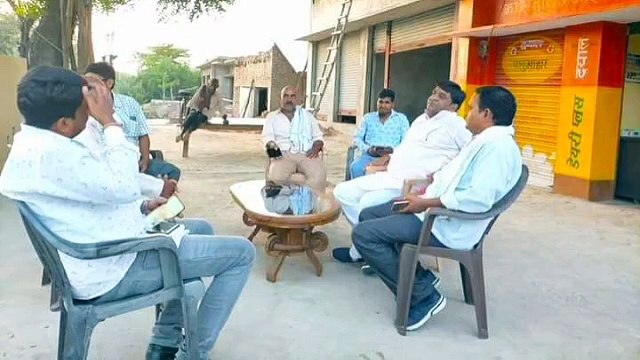 सपा जिलाध्यक्ष ने कार्यकर्ताओं से की मुलाकात