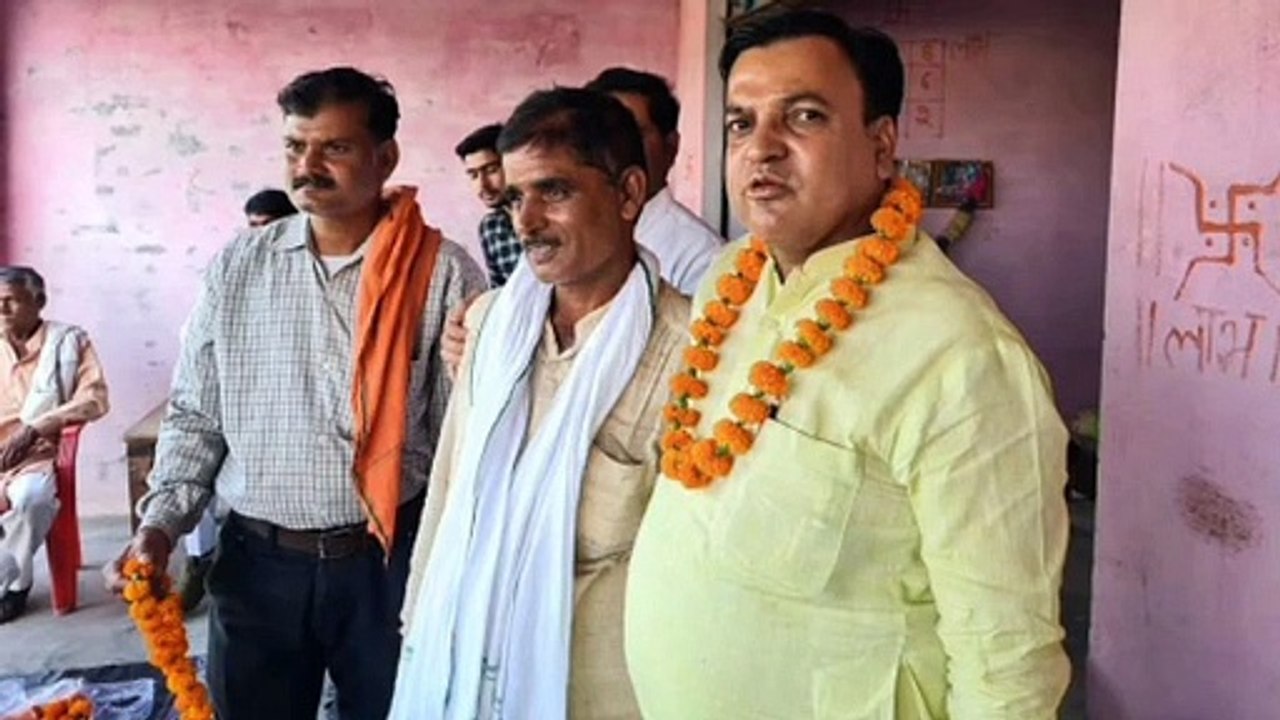 सम्मान समारोह में पहुंचे भाजपा जिला अध्यक्ष का स्वागत