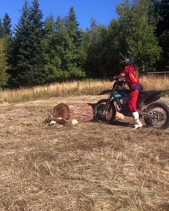 Moving an obstacle, moto stunt