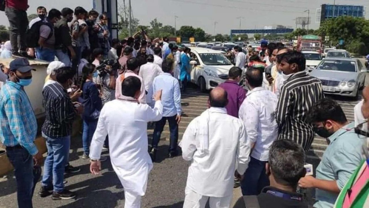 Rahul-Priyanka leave for Hathras, Cong workers gather on DND