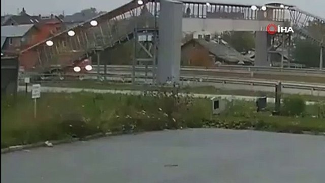 Damperi açık unutan kamyon sürücüsü üst geçidin altında kalarak can verdi