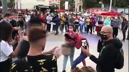 Şişli'de örümcek adam görenler sosyal mesafe ve maskeyi unuttu