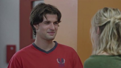 Plus belle la vie : Barbara vient chercher César à sa sortie d'hôpital !