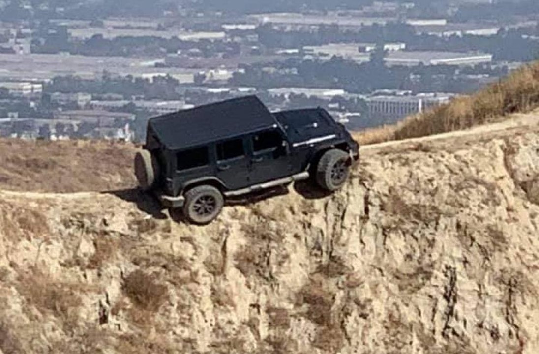 Le mystère de la Jeep abandonnée en bord de falaise