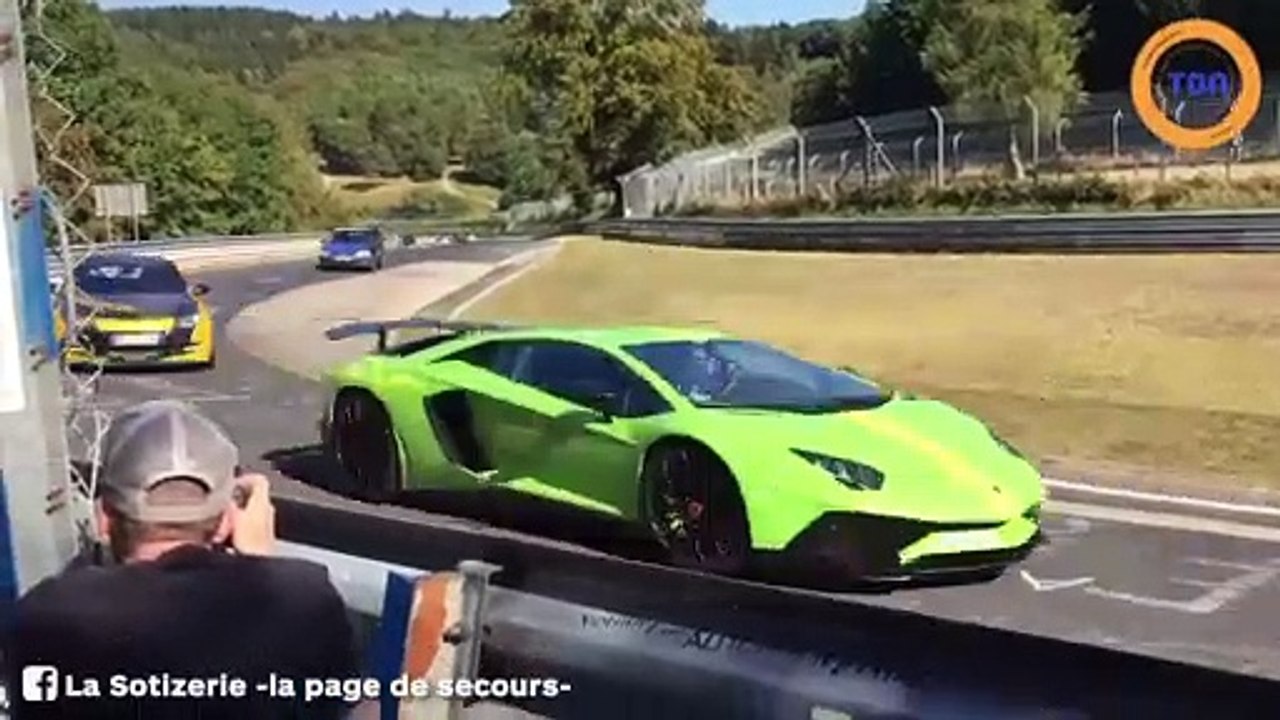 Quand une Peugeot 106 humilie des gros bolides sur un circuit !