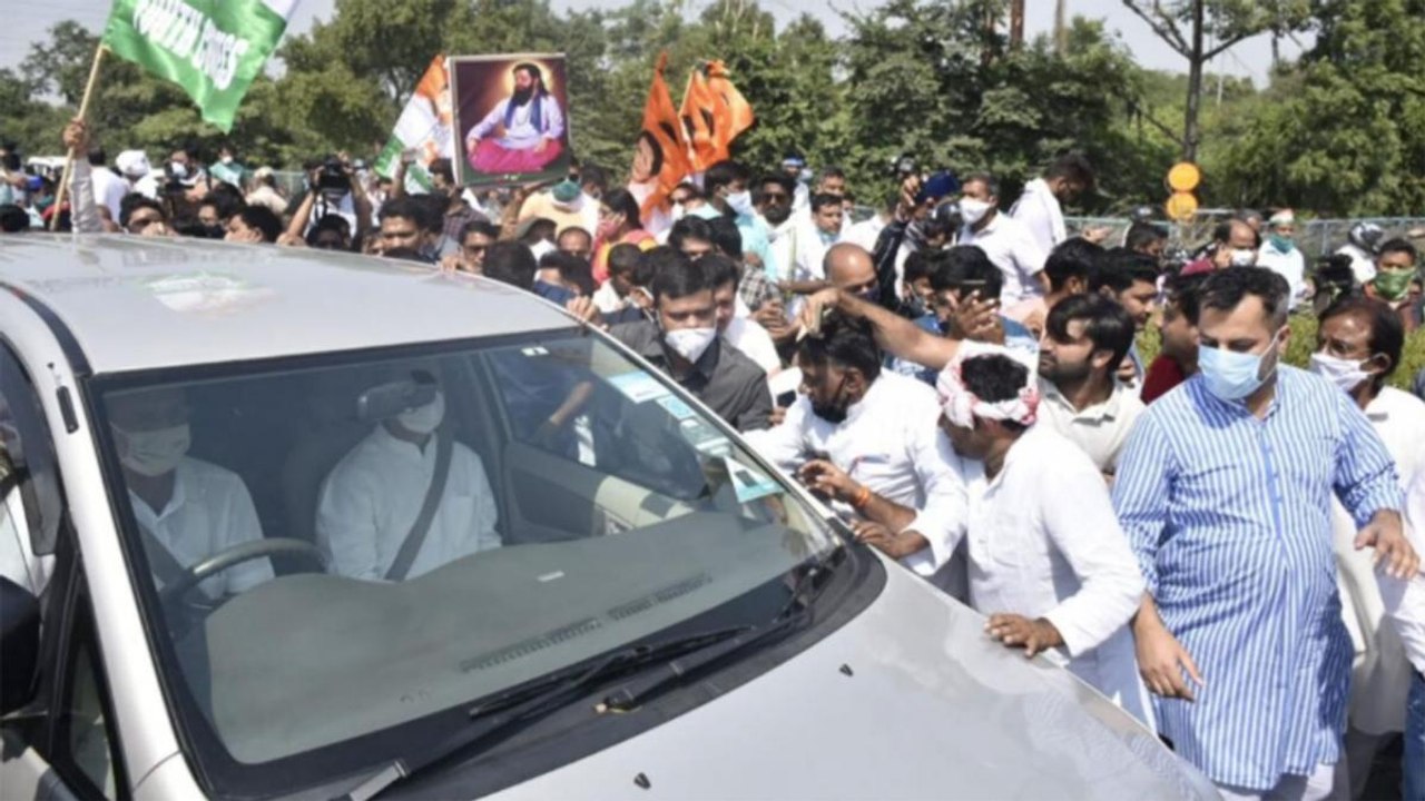 Priyanka, Rahul Gandhi have crossed the Delhi-U...
