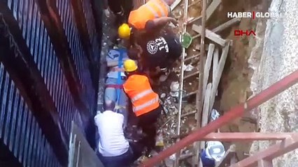 Kadıköy'de inşaatta iskele çöktü! Yaralılar var