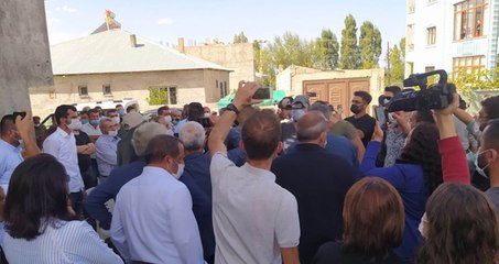 HDP'li vekillerin katıldığı Servet Turgut'un taziyesine polis müdahalesi