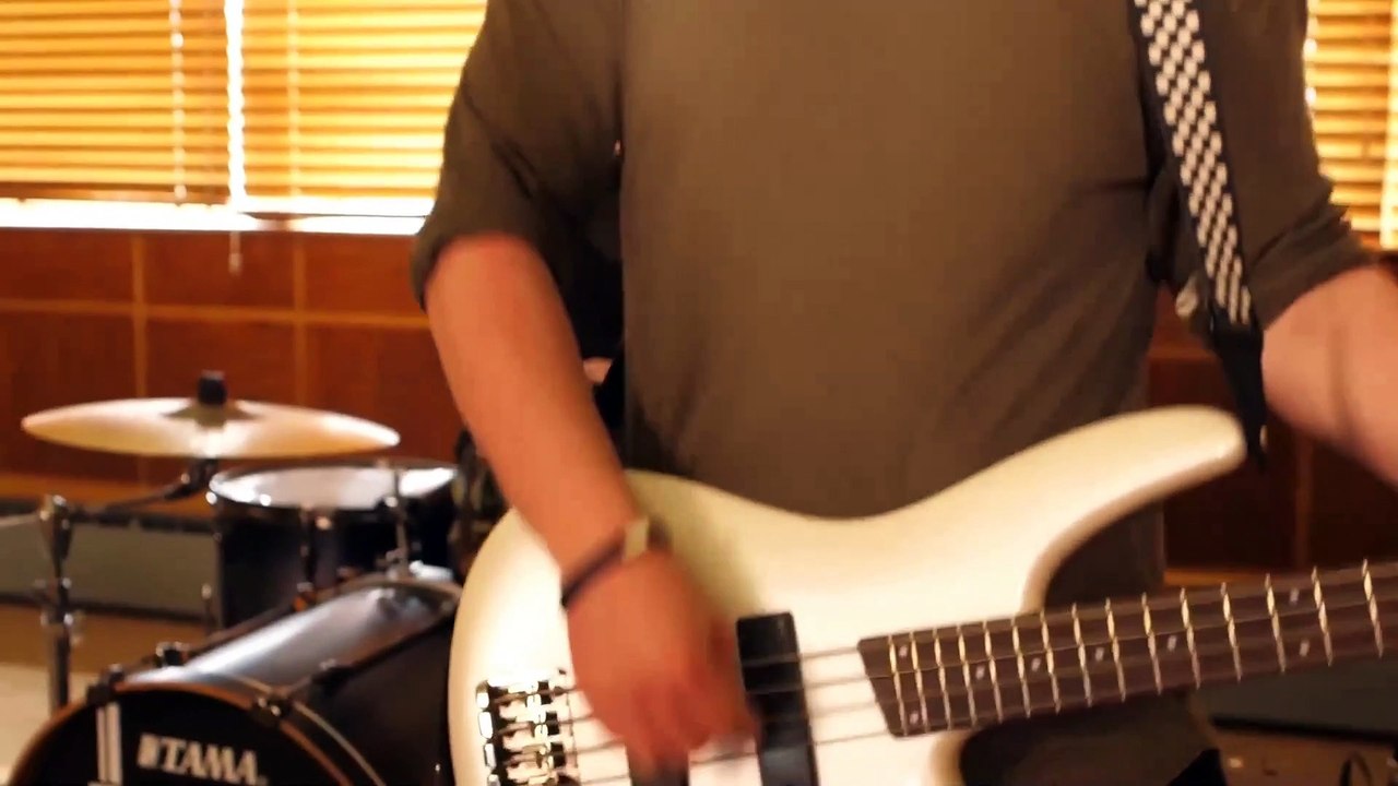 49) Music.  Guitar Bass. DeLorean Acid Trip. Birocratic. Dance et électro.  Funk