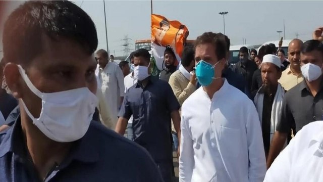 Rahul-Priyanka detained by Uttar Pradesh police