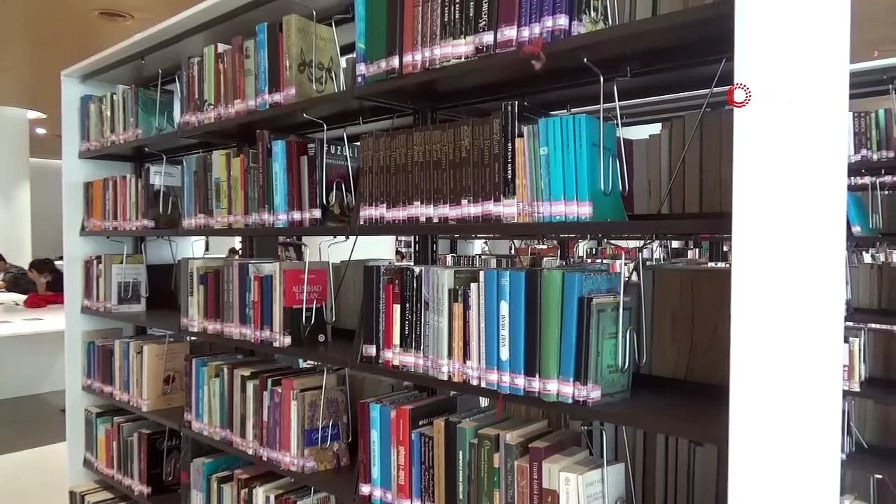 200 bin kitaplı kütüphaneden 24 saat hizmet
