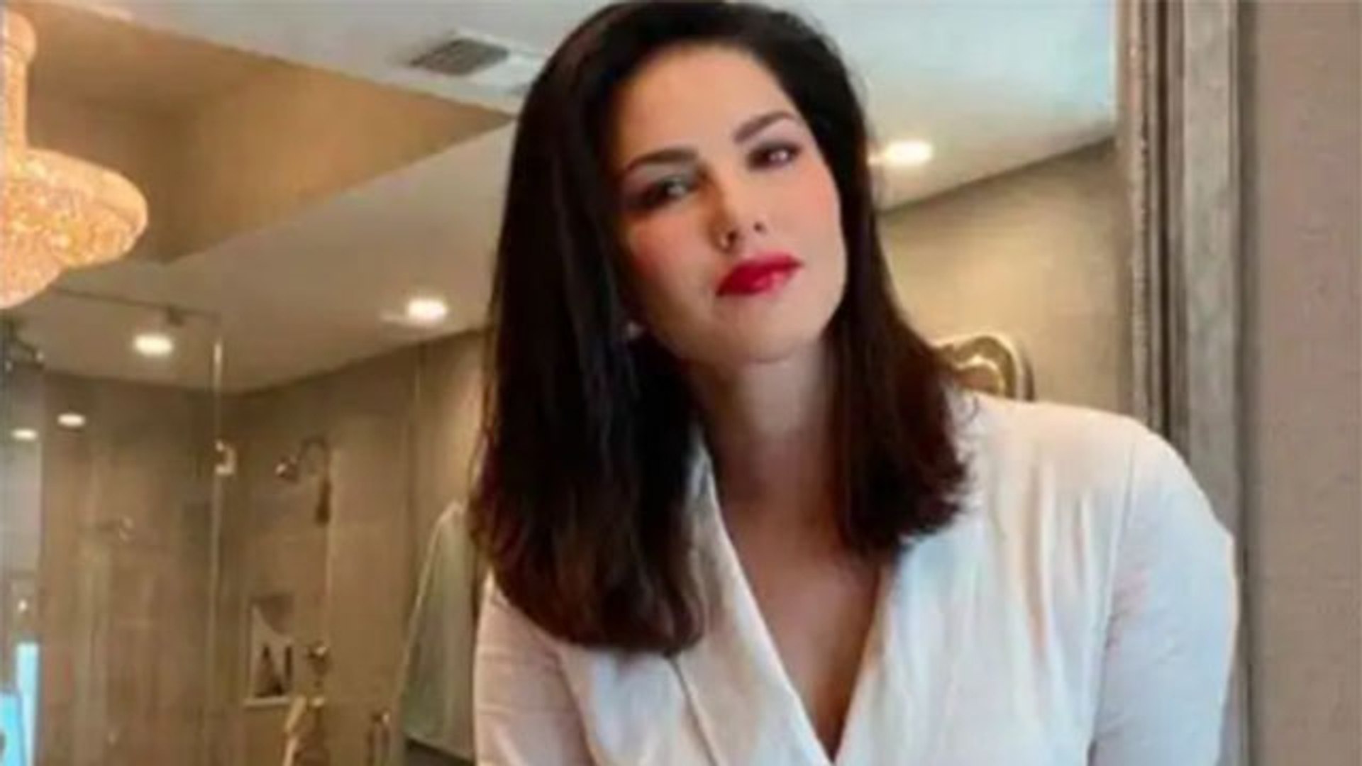 Sunny Porn Photo Hd Bathroom - Sunny Leone's bathtub look will surely wins your heart; Check out |  FilmiBeat - video Dailymotion