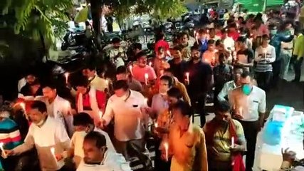 केमिस्ट वेलफेयर एसोसिएश संस्था के बैनर तले दवा व्यापारियों ने कैंडिल मार्च निकाला