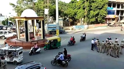 शास्त्री चौराहे पर भारी संख्या में पुलिस बल तैनात