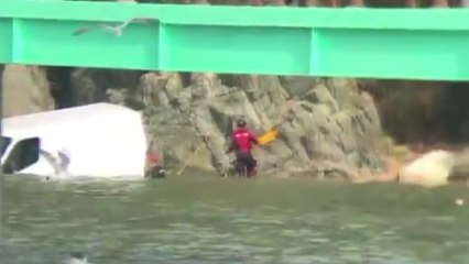 평택 궁평항서 침수된 차량 2대 구조...다친 사람은 없어 / YTN