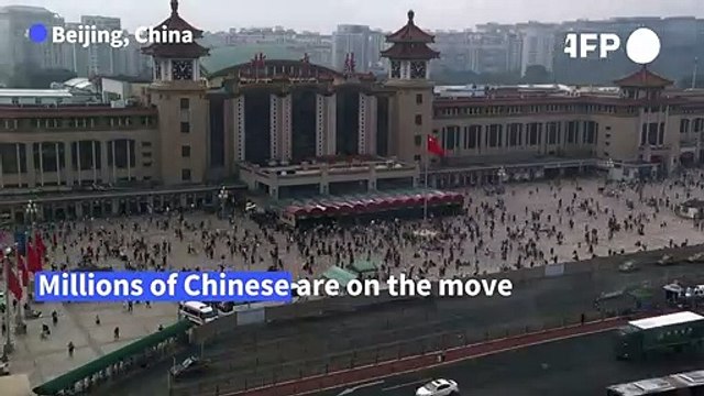 TIMELAPSE: Travellers at train stations for Golden Week holidays in China